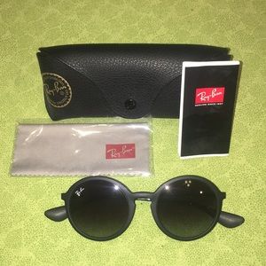 Black raybans